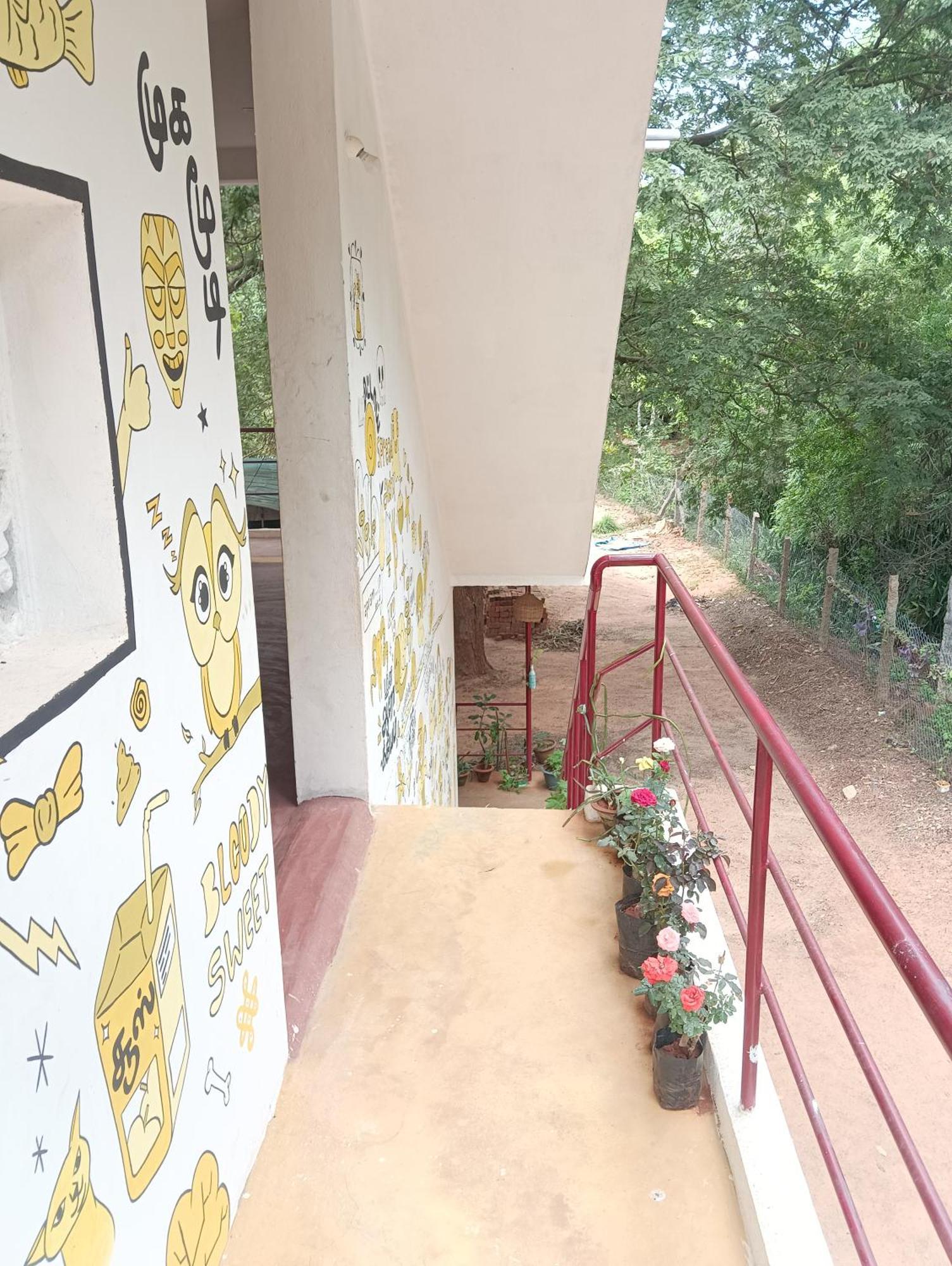 Travellers Crib Hotel Ауровил Екстериор снимка