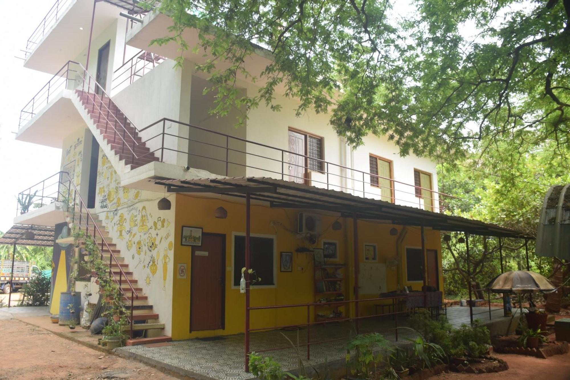 Travellers Crib Hotel Ауровил Екстериор снимка